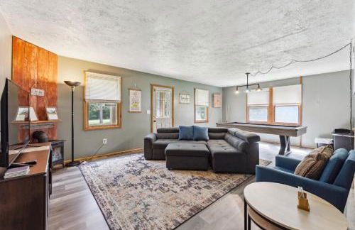 8BR 5BA Huge Dog Friendly Log Cabin near Wisconsin Dells and Lake sleeps 25plus - Foto 5