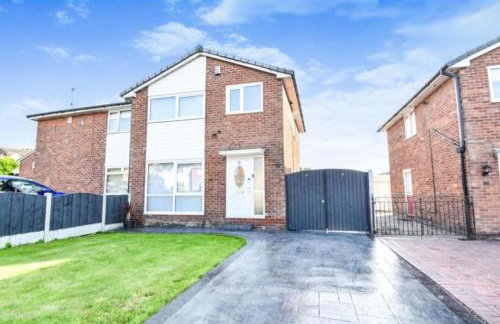 3 bed House Lovely & Modern - Photo 1