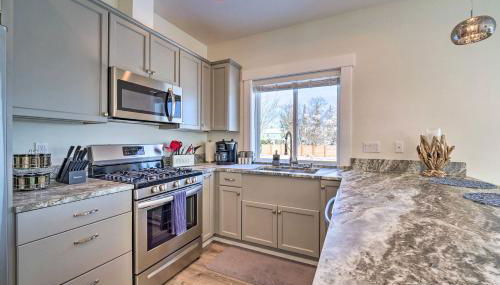 Bright La Conner Getaway with Mountain Views! - Foto 2