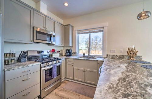 Bright La Conner Getaway with Mountain Views! - Foto 2