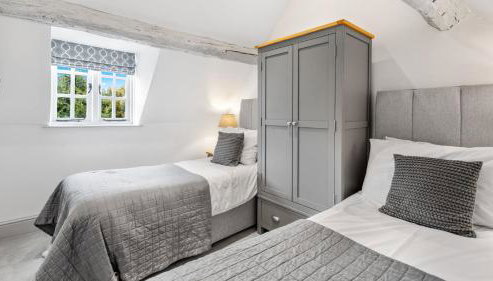 Vine Cottage - Photo 3, wardrobe