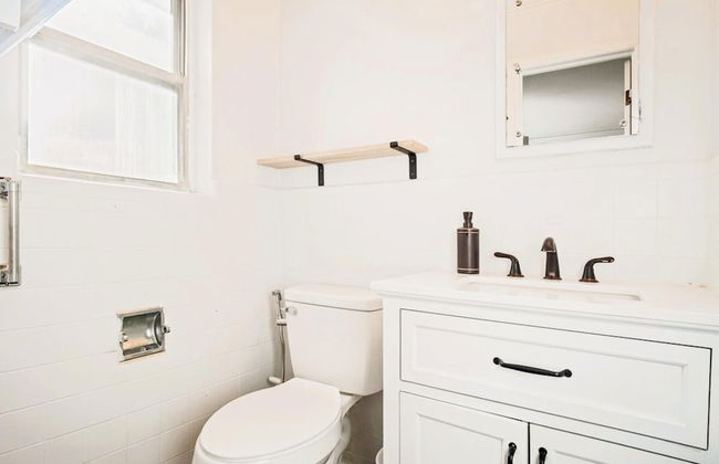 Beautiful Getaway Nears Asian Dist - Photo 6