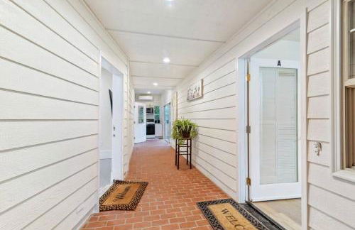 Tranquil Riverfront Retreat - Foto 8