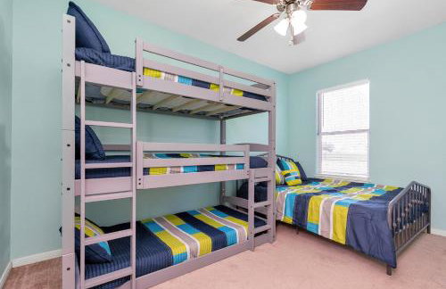 Summer Bliss 3BR Home, Walk to Beach Master Suite Sleeps 9 - Foto 45