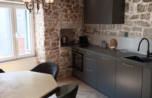 Apartman old house in Kastel Kambelovac - Photo 10