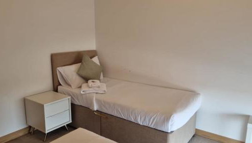 Modern 2 bed flat with balcony - Foto 3