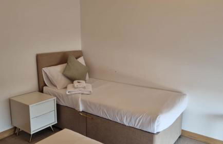 Modern 2 bed flat with balcony - Foto 3