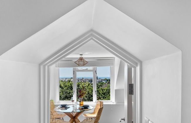 The Penthouse By Pureserviced - Photo 2