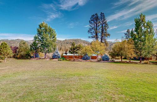 Rustic Cabin with Decks and Hot Tub in Garden Valley! - Foto 28