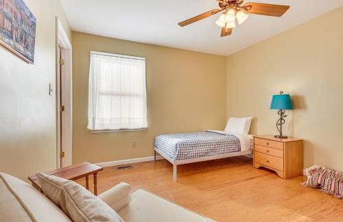 Family Home with Game Room and Decks in Etlan! - Foto 28