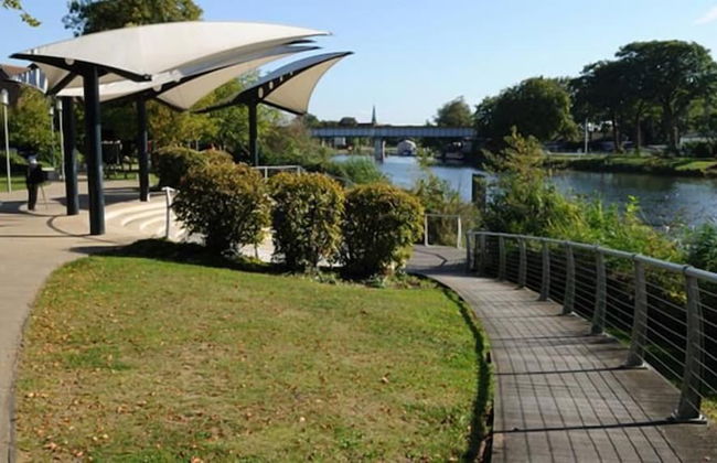 Remarkable 1-bed Studio in Staines - Surrey - Photo 9