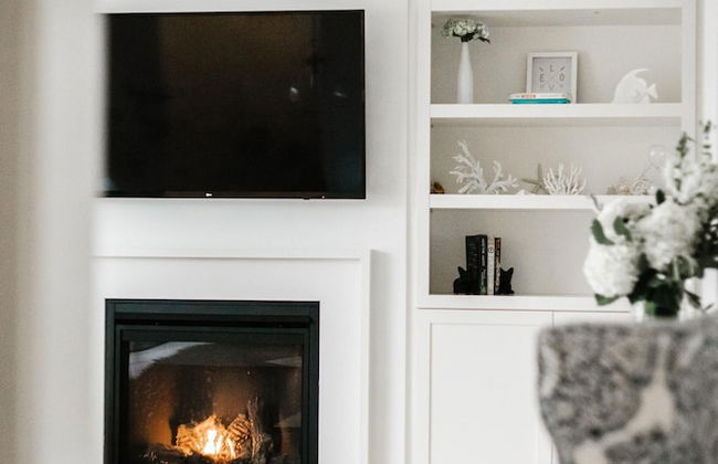 Gorgeous Bungalow With a Backyard Deck - Photo 6