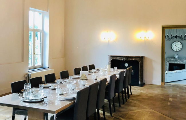 Elegant Hillside Mansion - Photo 24