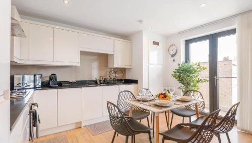 Modern 2 Bedroom 2 Bathroom Apartment With Balcony Near Shoreditch Sleeps 6 - Foto 3, stove, toaster