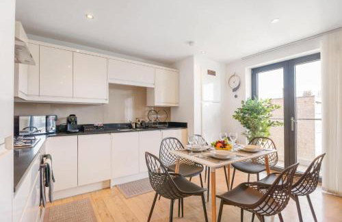 Modern 2 Bedroom 2 Bathroom Apartment With Balcony Near Shoreditch Sleeps 6 - Foto 3