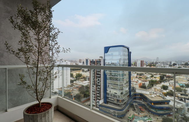 Elegant 3BR Duplex With Balcony in Miraflores - Photo 18