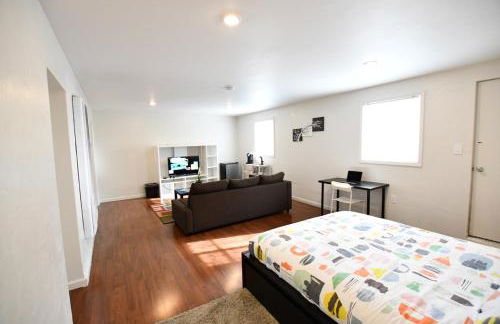 Private Unit / Private Bathroom Near BART & SF - Photo 17