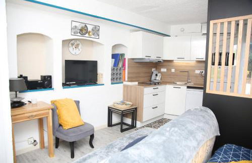 Le Mas Synaé- Joli studio classé 3étoiles avec terrasse et piscine - Foto 5