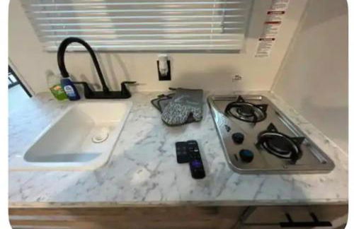 Jeff & Toya Cozy RV - Foto 11