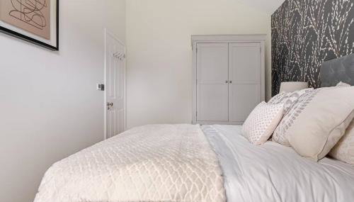 The Old Coach House - Hot Tub - Dorset - Foto 5, wardrobe