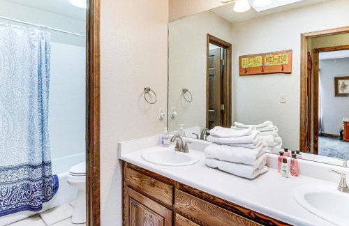 Hiking Nearby! Mountain-View Home Outside ABQ - Foto 17