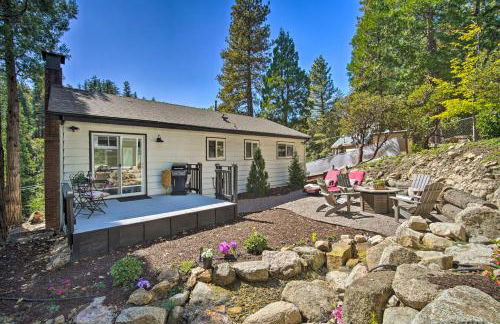Tree-Lined Twin Peaks Cottage with Custom Stream - Foto 3