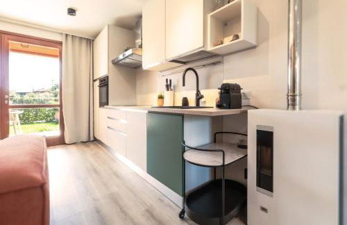 Exclusive Pool Access, 2 floors, Balcony View, Parking - Foto 8