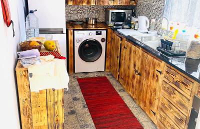 Lovely newly refurbished, 1 bedroom top floor apartment with sea views, fast WI-FI CABLE TV and Netflix - Foto 1