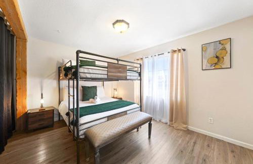 Ultimate Vacation: A Luxurious Oasis with a Pool! - Foto 31