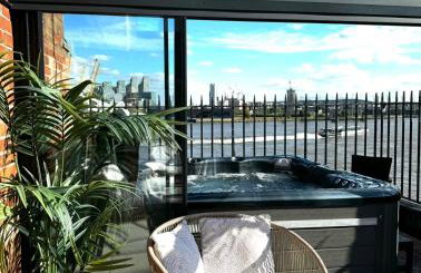 3 x Bedroom Riverside Flat with HOT TUB on Roof Terrace - Foto 1