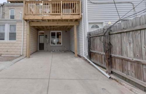 Beautiful Canton Home w/rooftop deck +Private parking - Foto 16