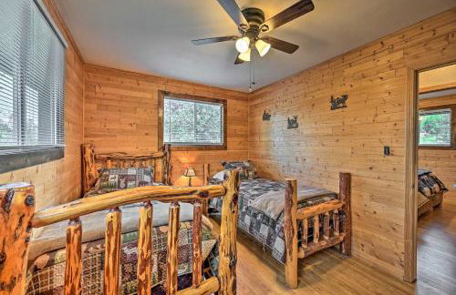 Peaceful Strawberry Cabin Fire Pit and Hot Tub - Foto 15