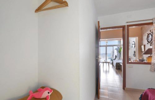 Seaside House With Heated Pool - Photo 21