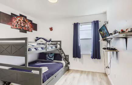 Wonderful 4BD House Private Pool & Near Disney - Foto 12