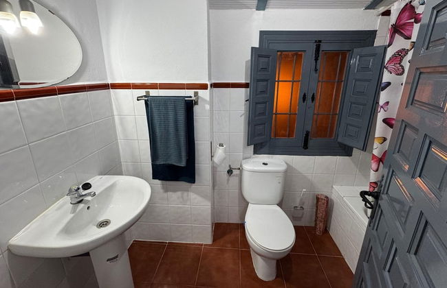 Cottage - Sleeps 4 - Pet Friendly - Patio - Foto 15