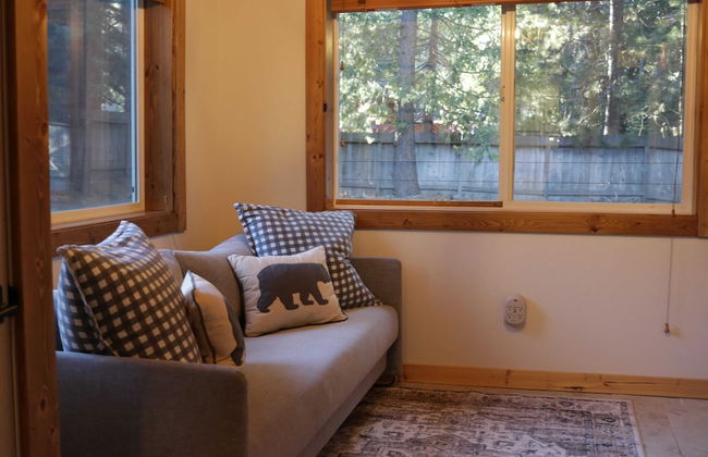 Westlake Cabin by Avantstay Hot Tub, Near Skiing, Walk to Restaurants & Lake! - Foto 26