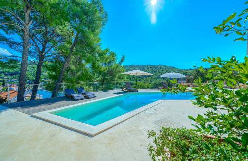 NEW Villa Pine Haven , Private Heated Pool Sleeps 8, Tranquil Retreat - Foto 12