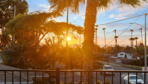 Spacious Modern Home with Rooftop & Private Backyard - Foto 5