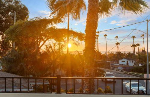 Spacious Modern Home with Rooftop & Private Backyard - Foto 5