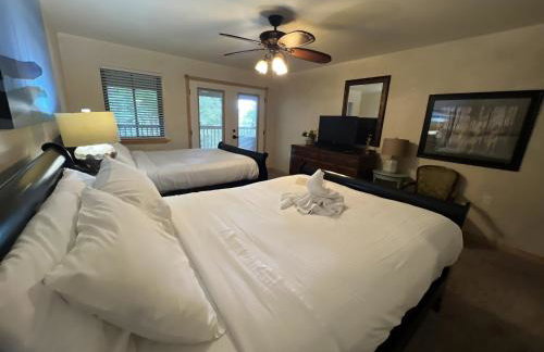 C21, Three bedroom, three bath log-sided, luxury Harbor North cottage with hot tub cottage - Foto 51