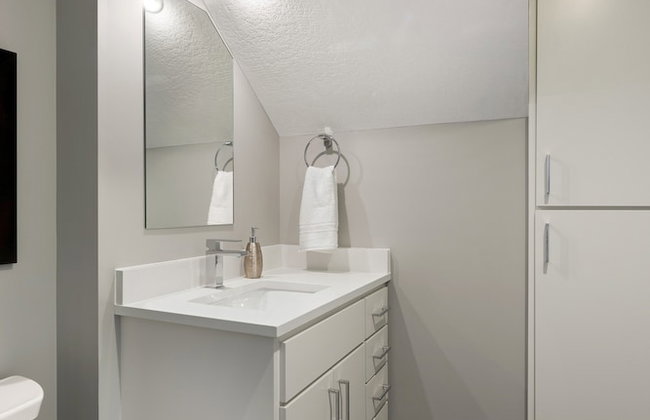 Lakefront Luxury - Photo 25