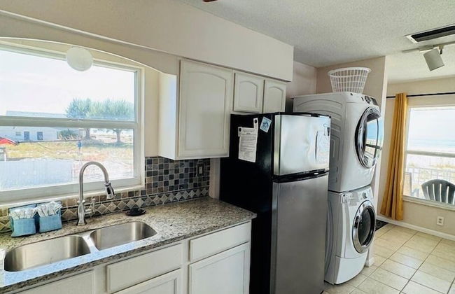 763 North Shore Upstairs 3 Bedroom Apts by RedAwning - Foto 6