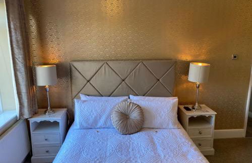 Honeybee Cottage, with a log fire & a hot tub. - Foto 39