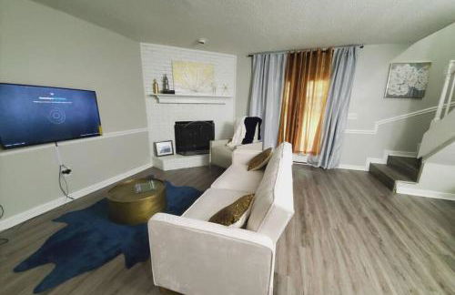 Modern Designer Townhouse 2Br Ideal for Long Stays! - Foto 14