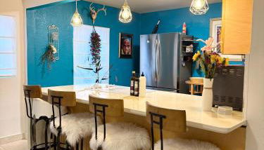 Beach Glam Abode - King Bed, BBQ, Beach Gear - Foto 5