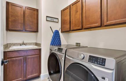 Poolside Tampa Stay- Game Room & Glam Room- Pool- Darts- Pool Table- Next to MacDill AFB - Foto 41