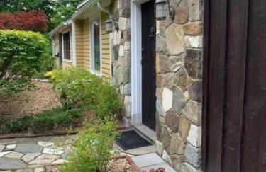 Luxurious Riverfront Cottage with a Hot Tub and a Fireplace near the Twin Lakes, Connecticut - Foto 66