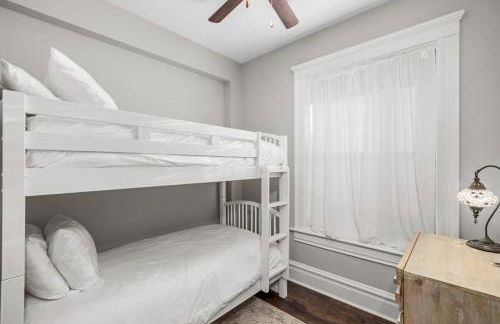 Walk to Forest Park Euclid Fire Pit Porch Swing - Foto 32