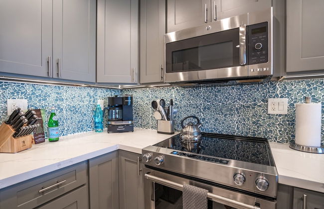 Luxurious & Spacious Ocean Vistas - Photo 19