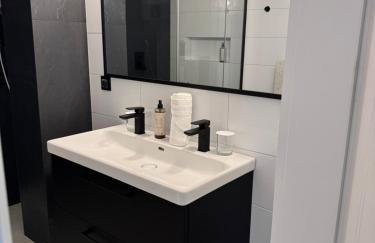 Modern Apartment in the Center of Żory - Photo 4